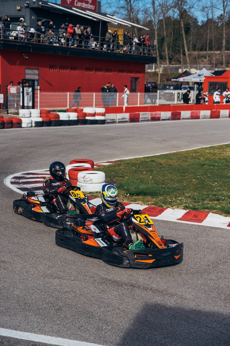 clases-de-karting-ninos-barcelona-768x1152 Clases de karting para niños en Barcelona: aprender y disfrutar del karting desde la base