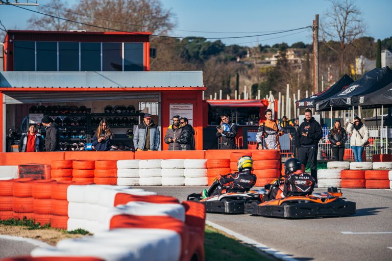 como-mejorar-karting-de-alquiler-768x512 CÓMO MEJORAR EN KARTING DE ALQUILER Y DAR UN SALTO REAL DE RENDIMIENTO EN PISTA