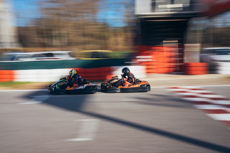 cuanto-cuestan-las-clases-de-karting-en-barcelona-catalunya-768x512 Cuánto cuestan las clases de karting en Barcelona y por qué cada vez más pilotos optan por el karting de alquiler